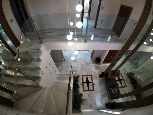 7 Bedrooms Villa in Guadalmina Alta
