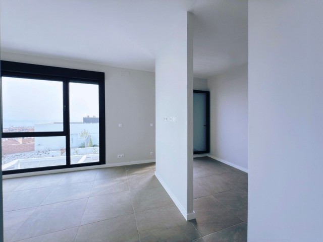 Maison mitoyenne avec 4 Chambres  à Riviera del Sol