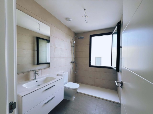 Maison mitoyenne avec 4 Chambres  à Riviera del Sol