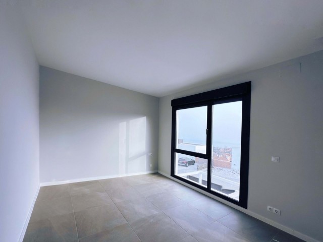 Maison mitoyenne avec 4 Chambres  à Riviera del Sol