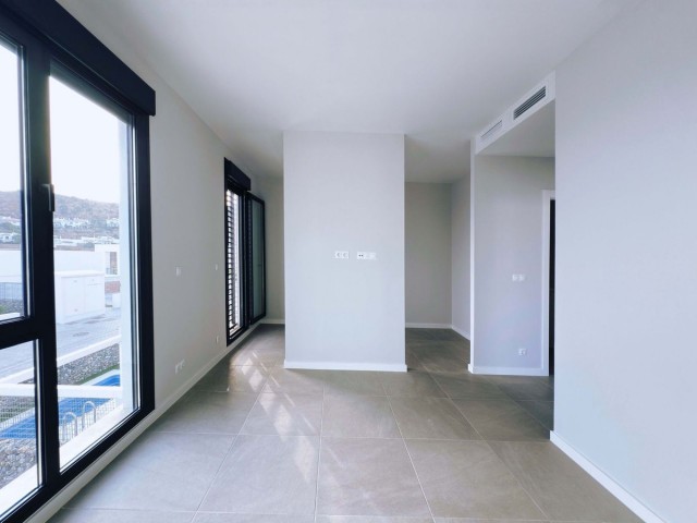 Maison mitoyenne avec 4 Chambres  à Riviera del Sol