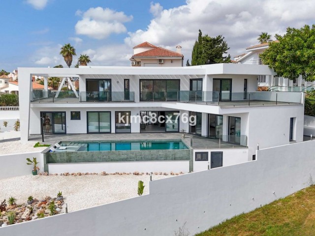 Villa con 5 Dormitorios  en El Faro