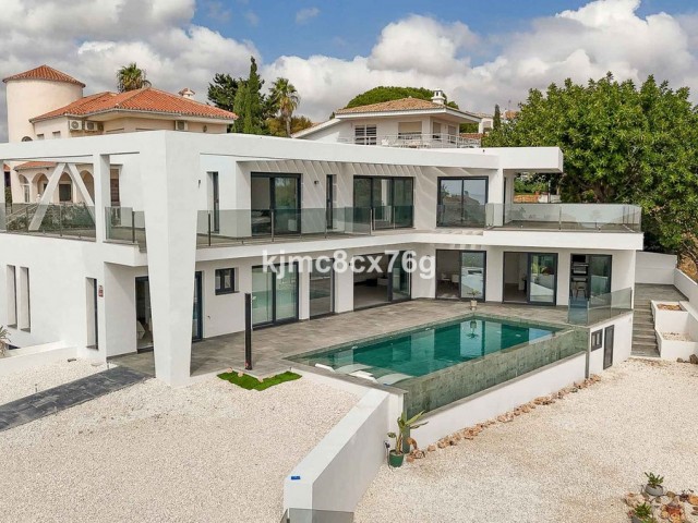 Villa con 5 Dormitorios  en El Faro