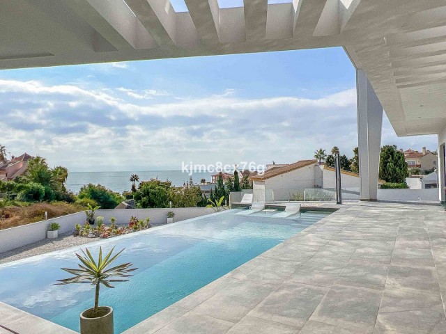 Villa con 5 Dormitorios  en El Faro