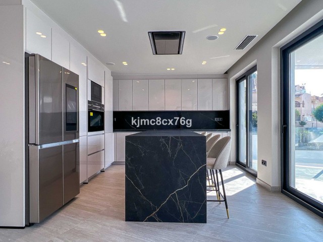 Villa con 5 Dormitorios  en El Faro