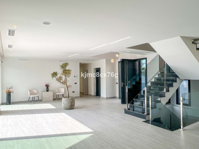 Villa con 5 Dormitorios  en El Faro