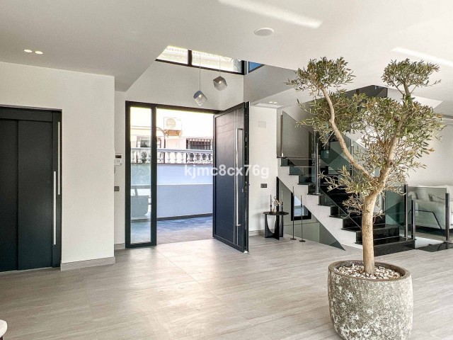 Villa con 5 Dormitorios  en El Faro