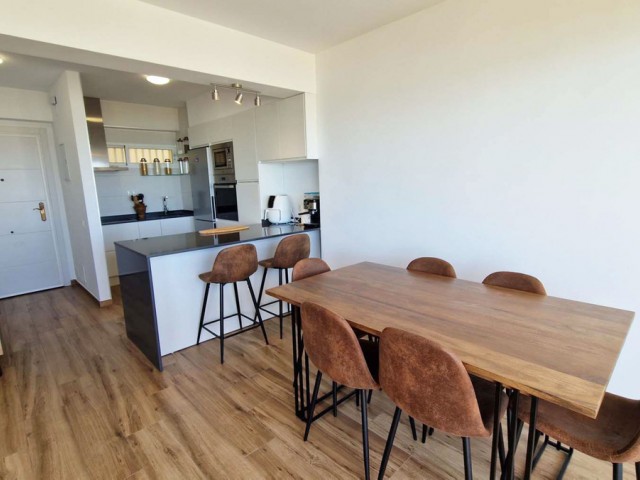 Apartamento con 2 Dormitorios  en Benalmadena Costa