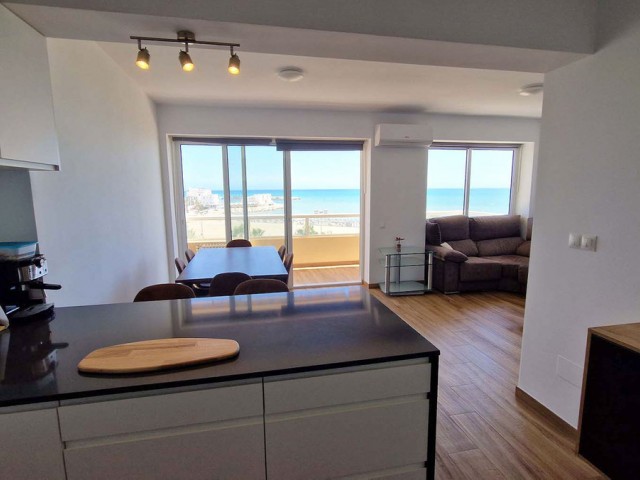 Apartamento con 2 Dormitorios  en Benalmadena Costa