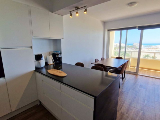 Apartamento con 2 Dormitorios  en Benalmadena Costa