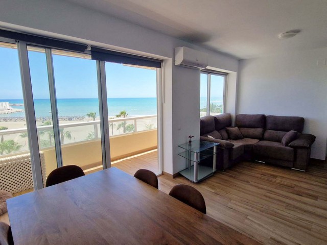 Apartamento con 2 Dormitorios  en Benalmadena Costa