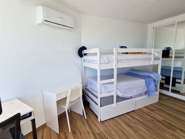 Apartamento con 2 Dormitorios  en Benalmadena Costa
