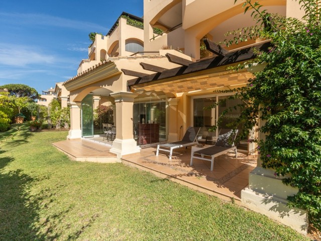 3 Bedrooms Apartment in Elviria