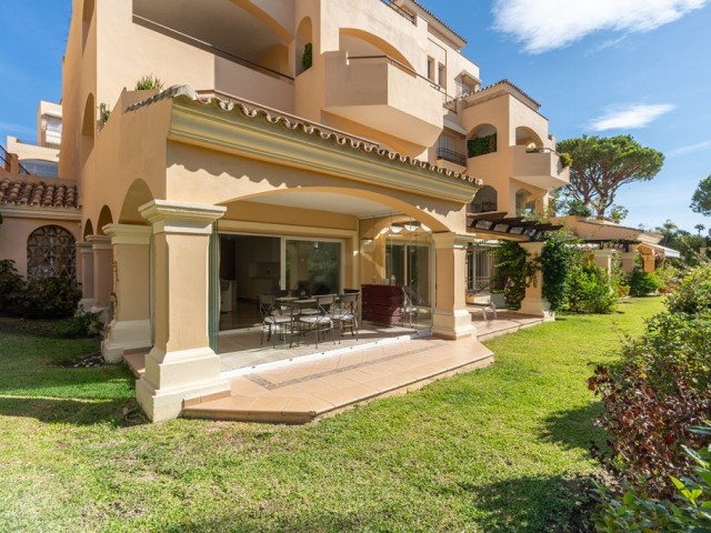 3 Bedrooms Apartment in Elviria