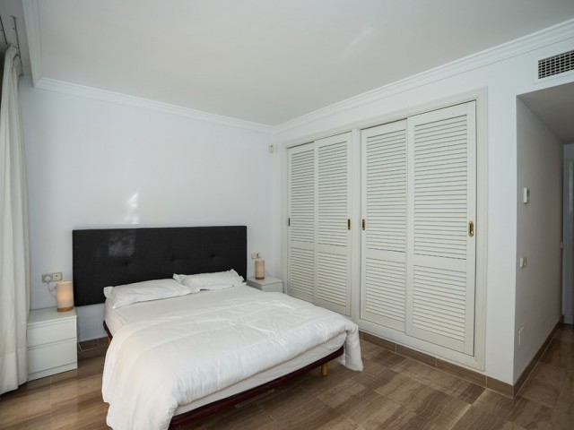 3 Bedrooms Apartment in Elviria