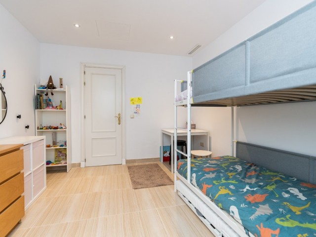 3 Bedrooms Apartment in Elviria