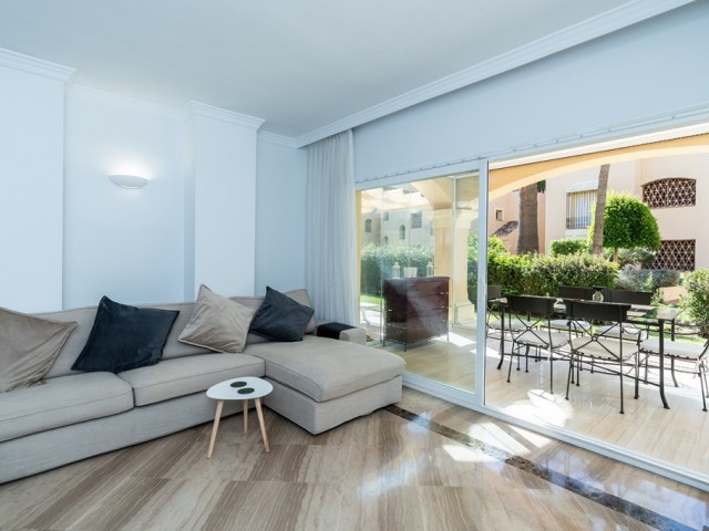 3 Bedrooms Apartment in Elviria