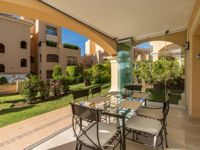 3 Bedrooms Apartment in Elviria