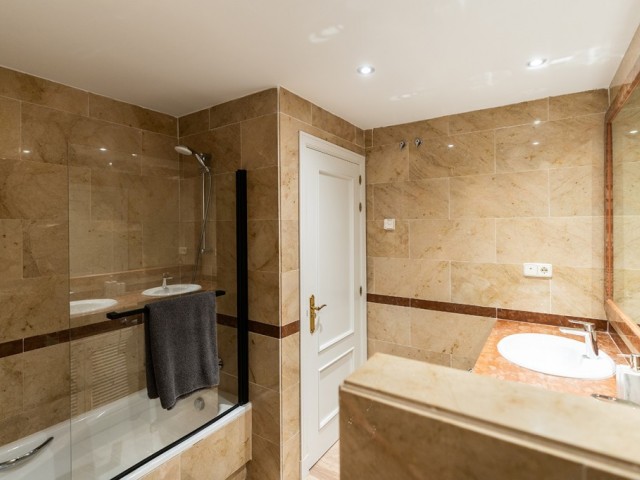 3 Bedrooms Apartment in Elviria