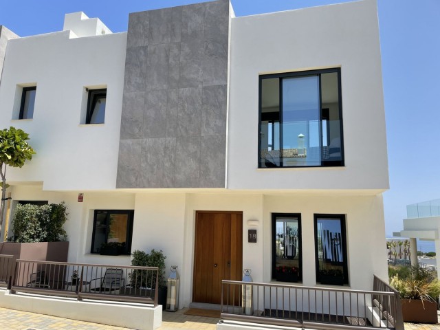 3 Schlafzimmer Villa in Cabopino