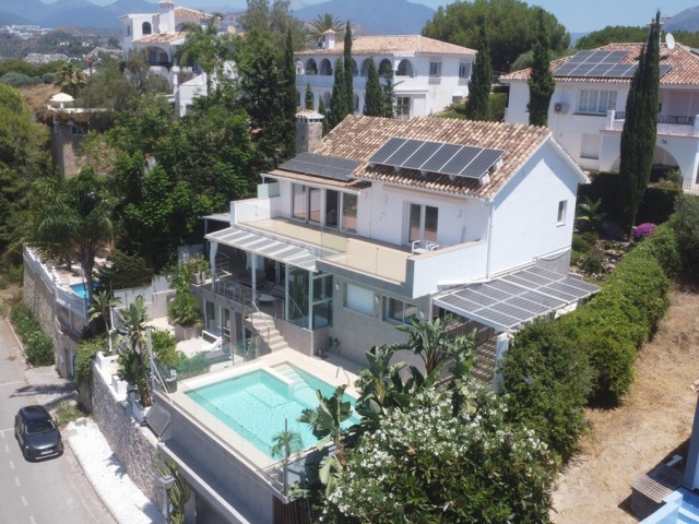 4 Bedrooms Villa in Nueva Andalucía