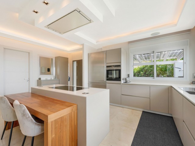 4 Bedrooms Villa in Nueva Andalucía