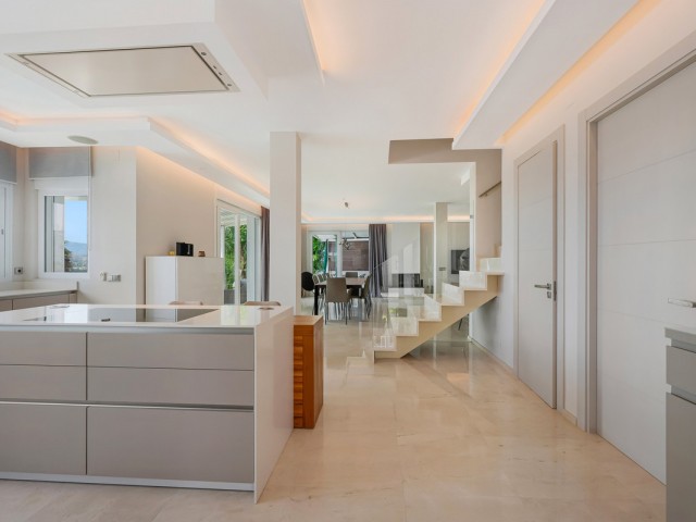 4 Bedrooms Villa in Nueva Andalucía