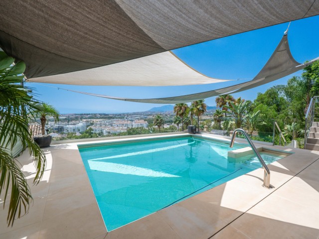 4 Bedrooms Villa in Nueva Andalucía