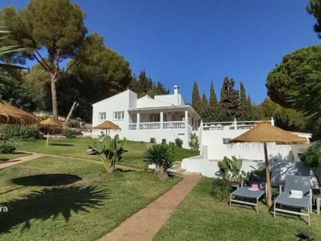 5 Bedrooms Villa in Mijas