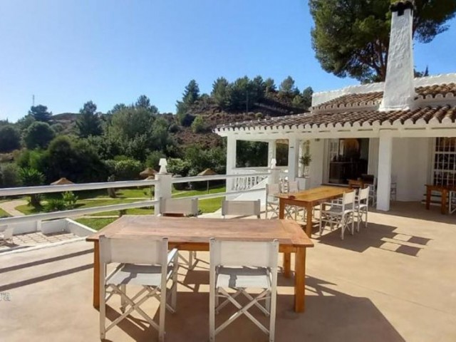 5 Bedrooms Villa in Mijas
