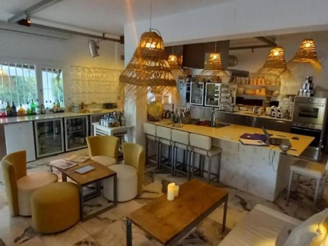 5 Bedrooms Villa in Mijas