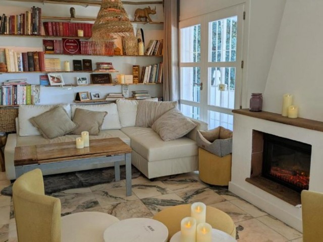 5 Bedrooms Villa in Mijas