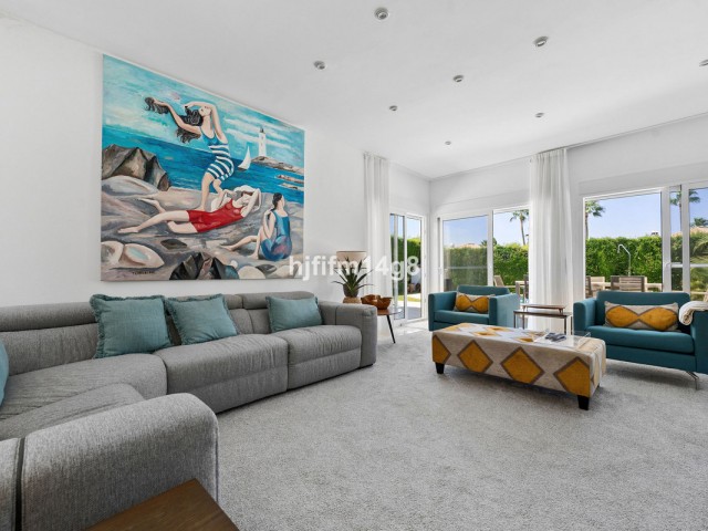 5 Bedrooms Villa in Nueva Andalucía