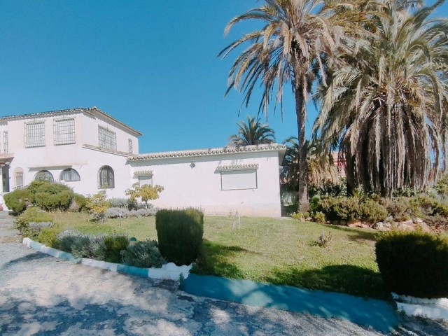 4 Bedrooms Villa in Marbella