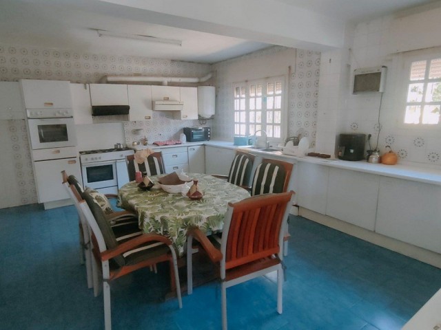 4 Bedrooms Villa in Marbella