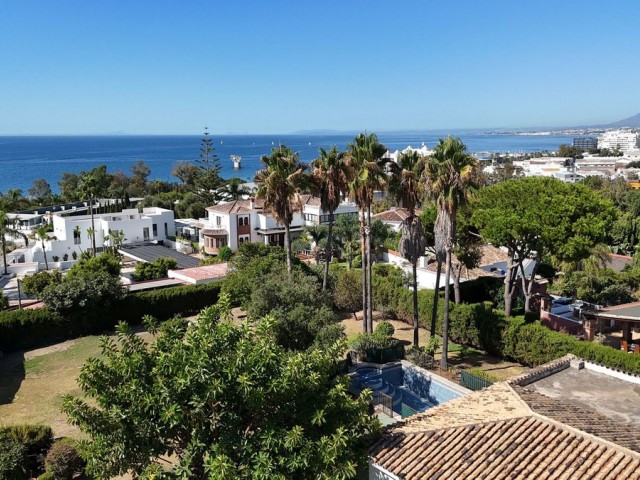 4 Bedrooms Villa in Marbella