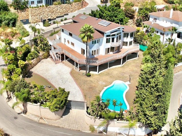5 Soveroms Villa i Benahavís