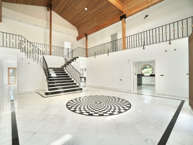 5 Soveroms Villa i Benahavís