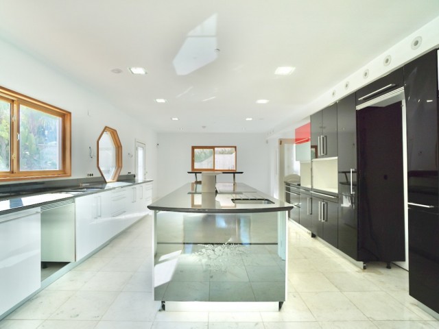 5 Soveroms Villa i Benahavís