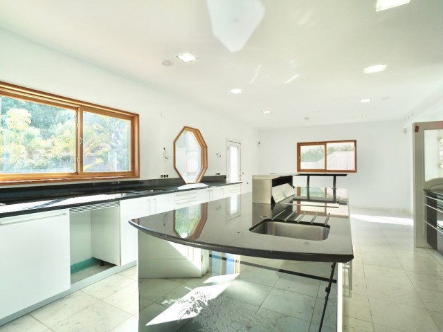 5 Soveroms Villa i Benahavís