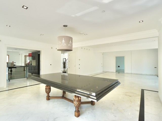 5 Soveroms Villa i Benahavís