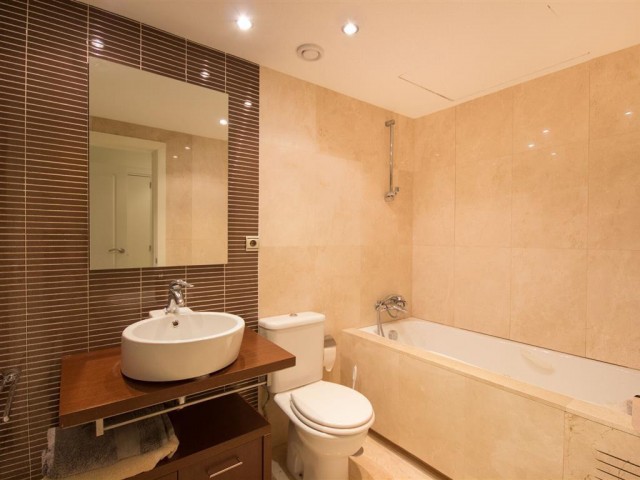 Apartamento con 2 Dormitorios  en Casares Playa