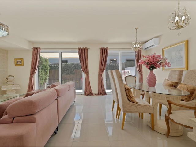 4 Slaapkamer Rijtjeshuis in El Paraiso