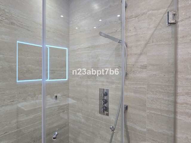 Adosado con 3 Dormitorios  en Istán