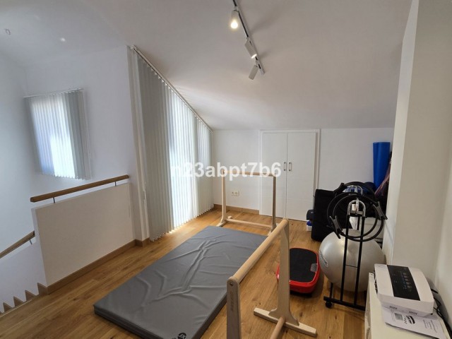 Adosado con 3 Dormitorios  en Istán