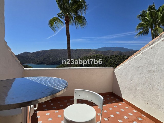 Adosado con 3 Dormitorios  en Istán