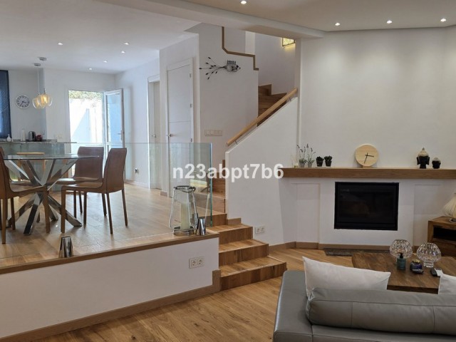 Rijtjeshuis, Istán, R5158084