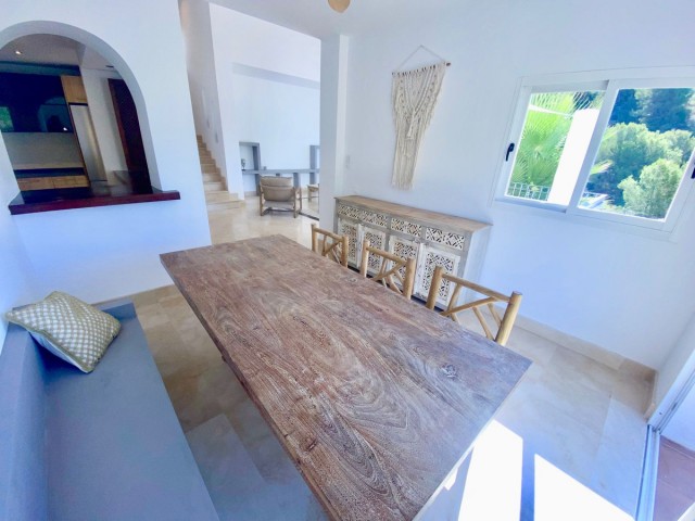 Adosado con 3 Dormitorios  en Istán