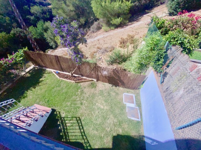 Maison mitoyenne avec 3 Chambres  à Istán