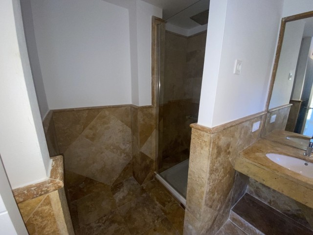 Maison mitoyenne avec 3 Chambres  à Istán